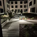 Misvest Porto Nadmorska 33 *