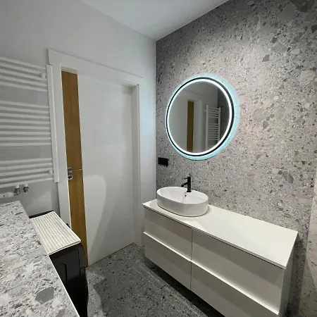 Misvest Porto Nadmorska 33 * 웨바