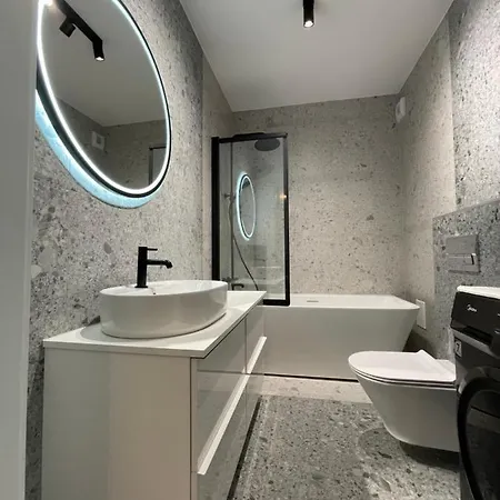 Misvest Porto Nadmorska 33 *