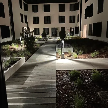 Misvest Porto Nadmorska 33 *