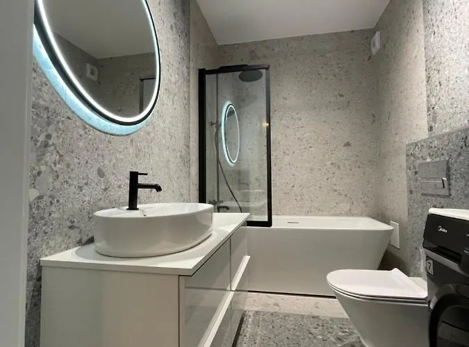 Misvest Porto Nadmorska 33 *