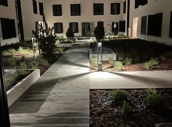 Misvest Porto Nadmorska 33 *